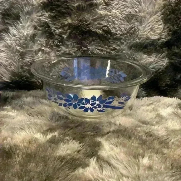 Pyrex clear glass vintage MCM nesting mixing bowls with blue ribbons & flowers. - Picture 11 of 15